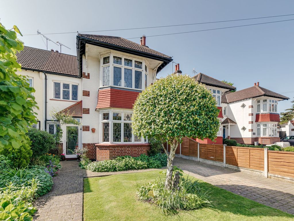 3 bed semidetached house for sale in Aberdeen Gardens, LeighOnSea