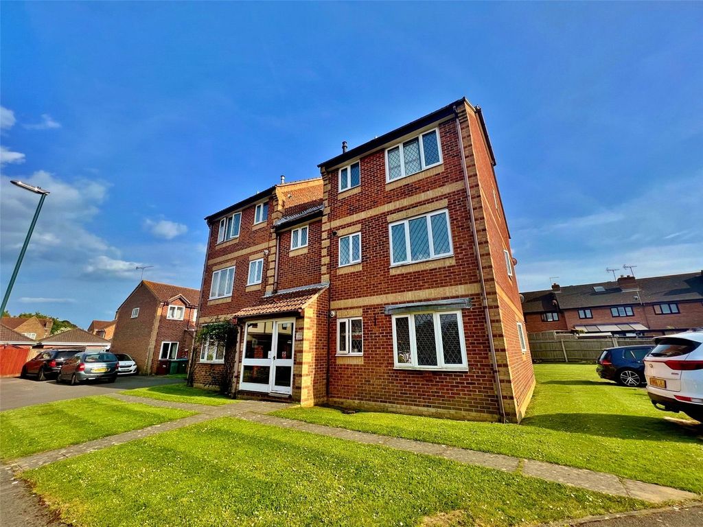 2 bed flat to rent in Satinwood Close, Bognor Regis, West Sussex PO22