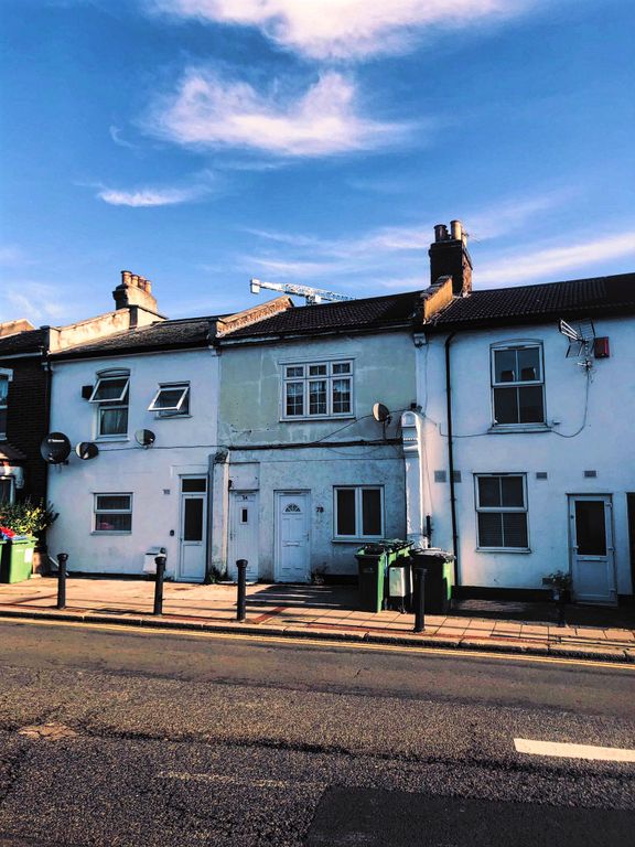 1 bed flat for sale in Plumstead High Street, London SE18, £170,000