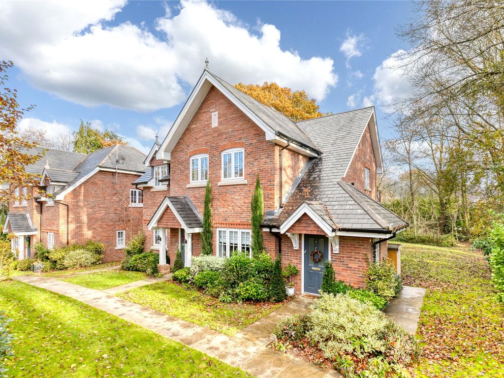 2 bed for sale in Popeswood Road, Binfield, Bracknell