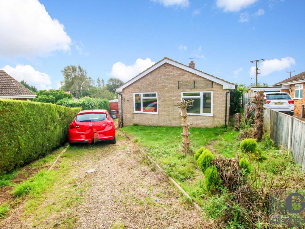 2 bed detached bungalow for sale in Stanley Close, Cantley NR13, £200,000 Zoopla