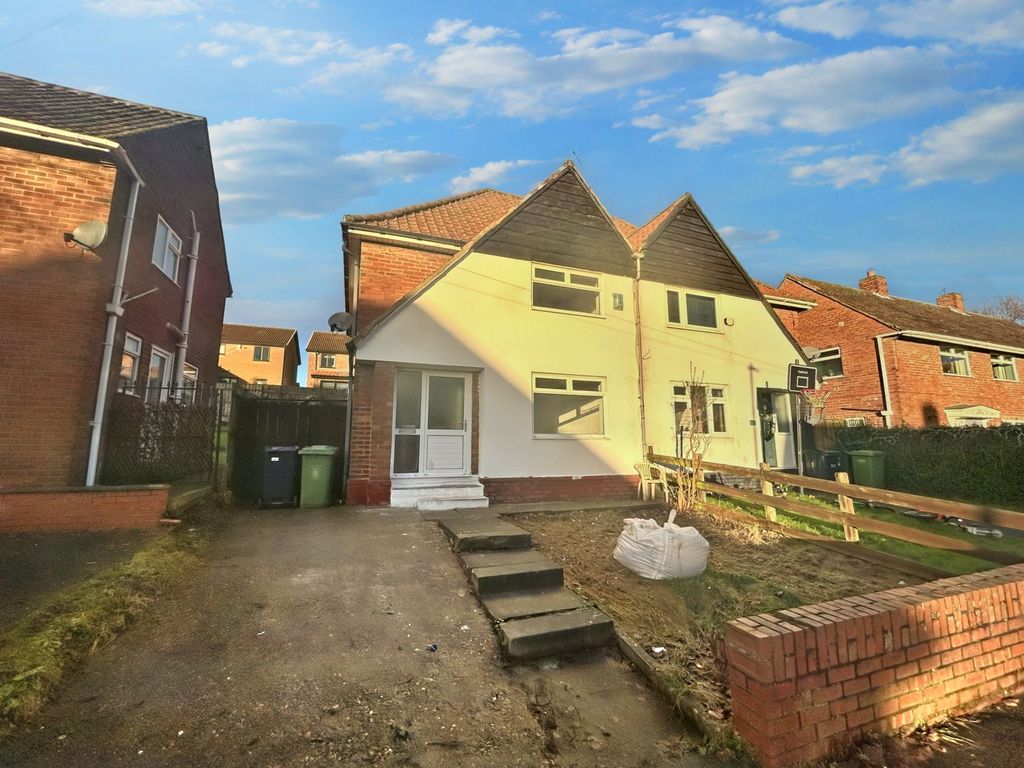3 bed semidetached house for sale in Woodburn Gardens, Dunston