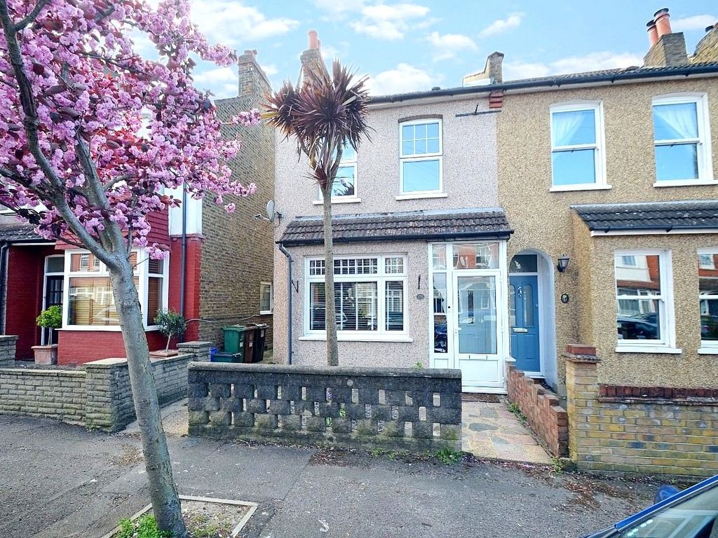 3 bed semidetached house for sale in Strathearn Road, Sutton SM1, £