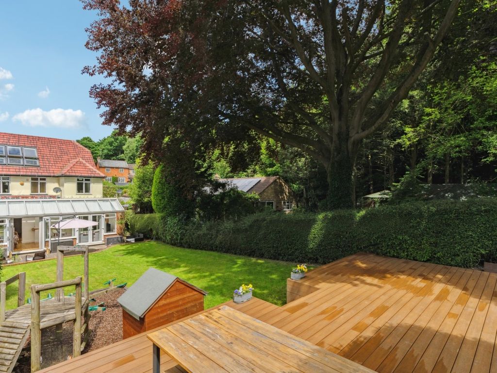 4 bed semidetached house for sale in Rayners Avenue, Loudwater, High