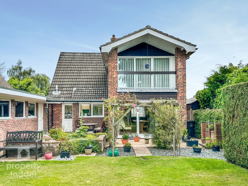 3 bed detached house for sale in Spixworth Road, Norwich NR6, £450,000