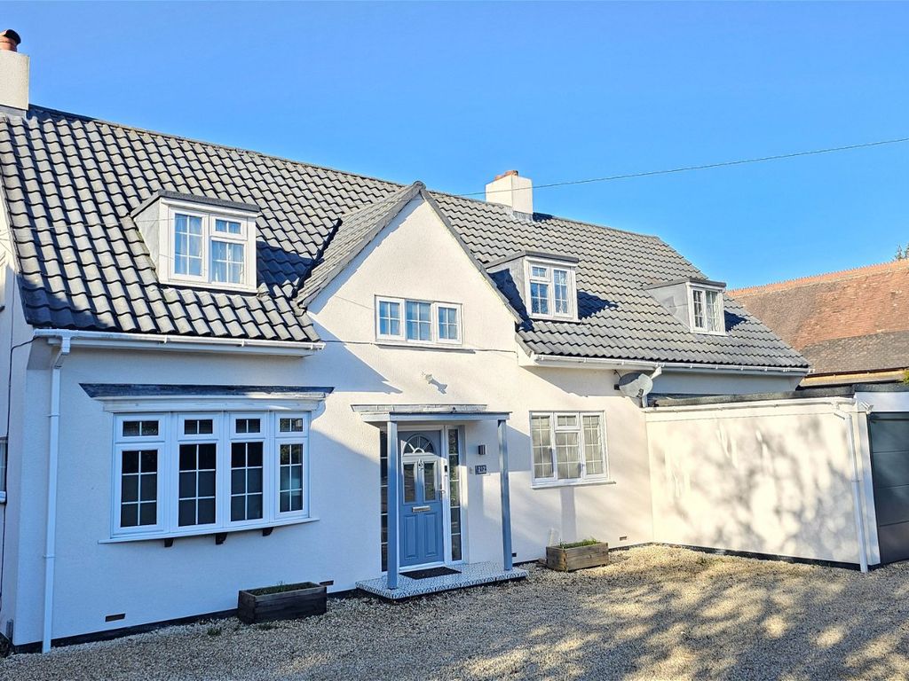 4 bed detached house for sale in Andover Road, Newbury RG14, £835,000