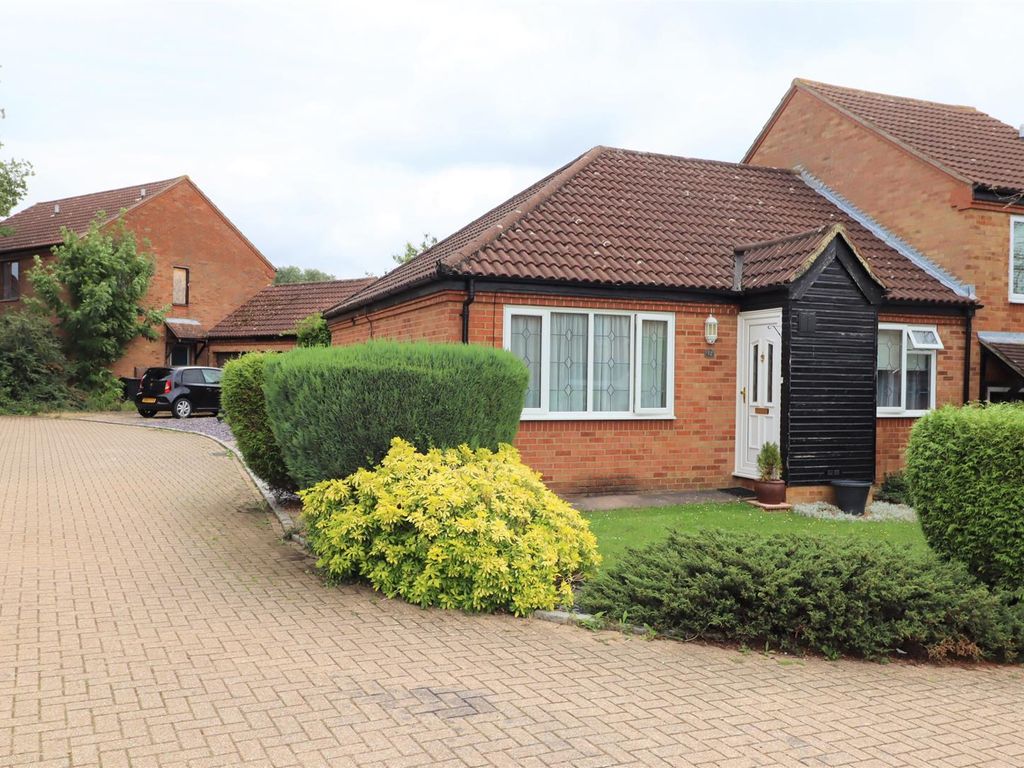 2 bed bungalow for sale in Maynard Close, Bradwell, Milton Keynes MK13