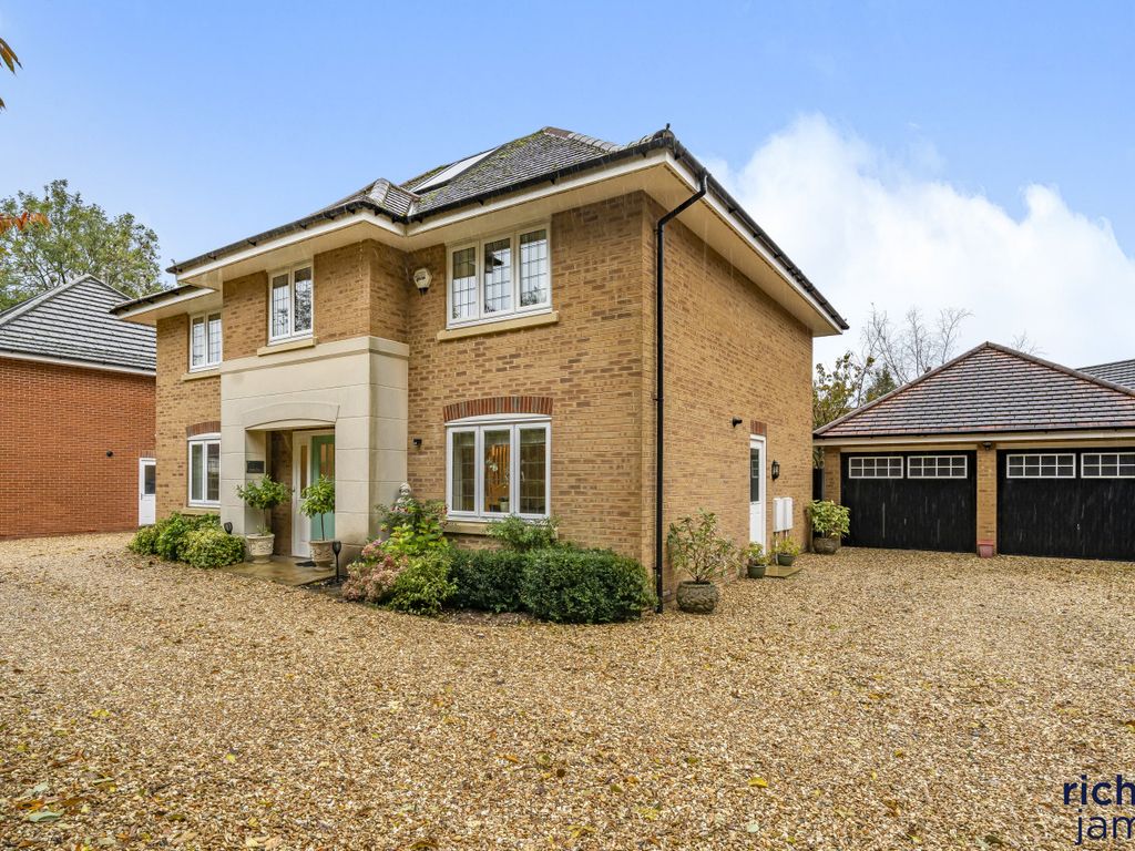 4 bed detached house for sale in Lords Close, Alexandra Park, Wroughton