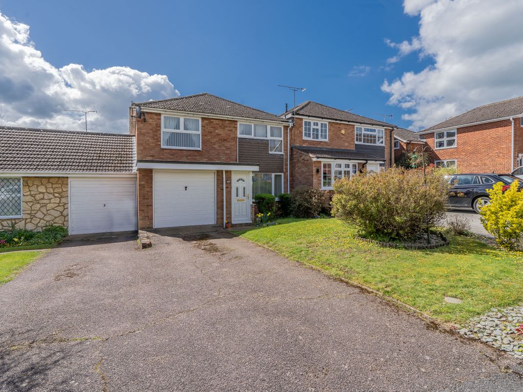4 bed terraced house for sale in Bideford Green, Leighton Buzzard