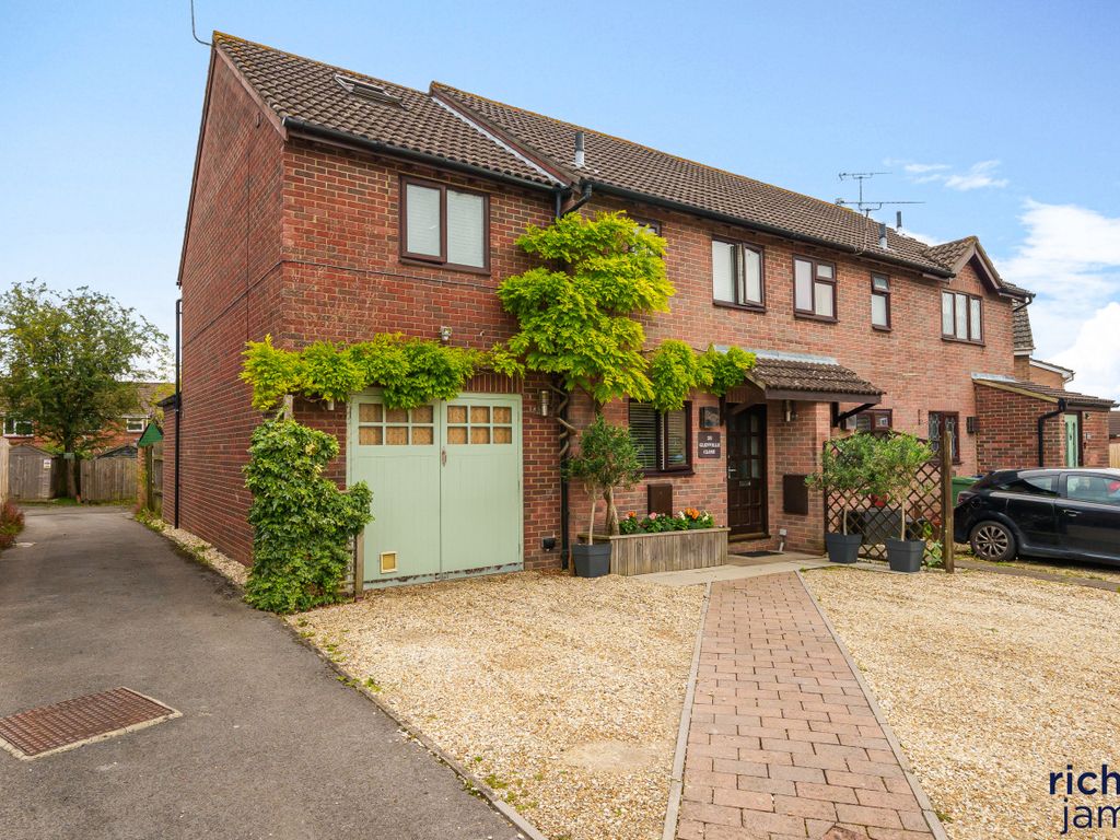 4 bed semidetached house for sale in Glenville Close, Royal Wootton