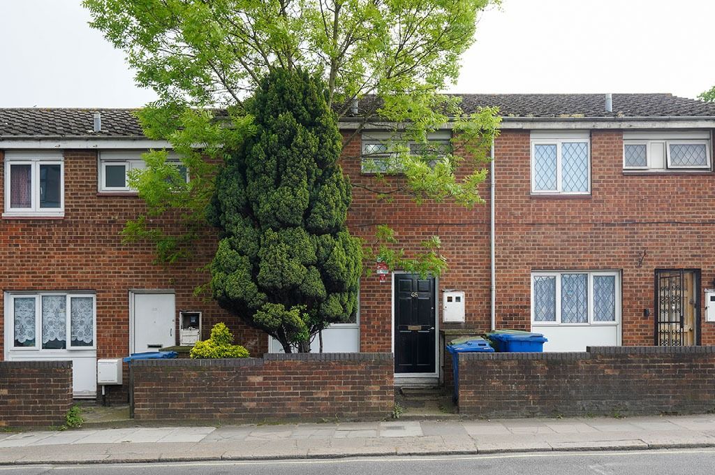 3 bed terraced house to rent in Hanover Park, London, Greater London