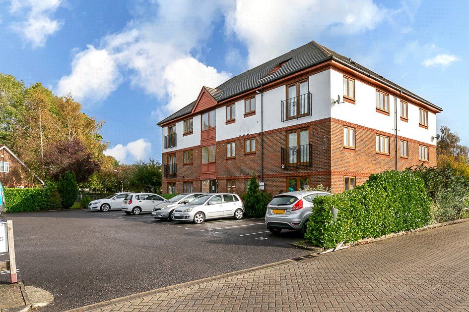 2 bed flat for sale in Harvest Road, Maidenbower, Crawley, West Sussex RH10, £225,000 Zoopla