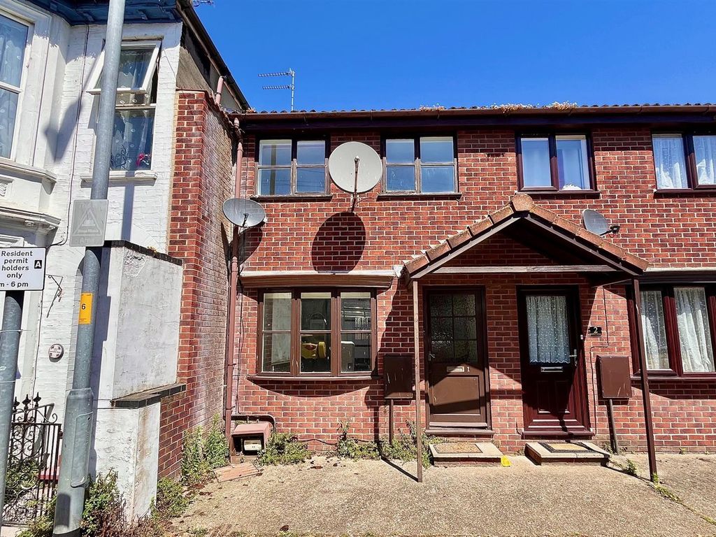 3 bed property for sale in Lancaster Road, Great Yarmouth NR30, £