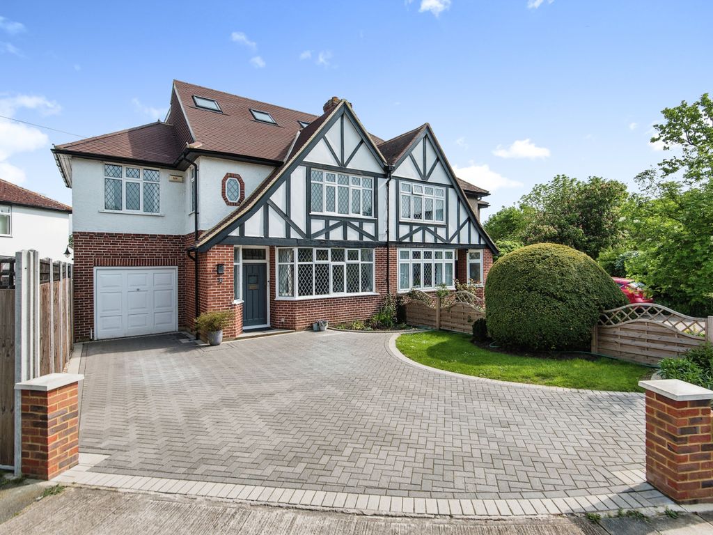 6 bed semidetached house for sale in Brockenhurst Avenue, Worcester