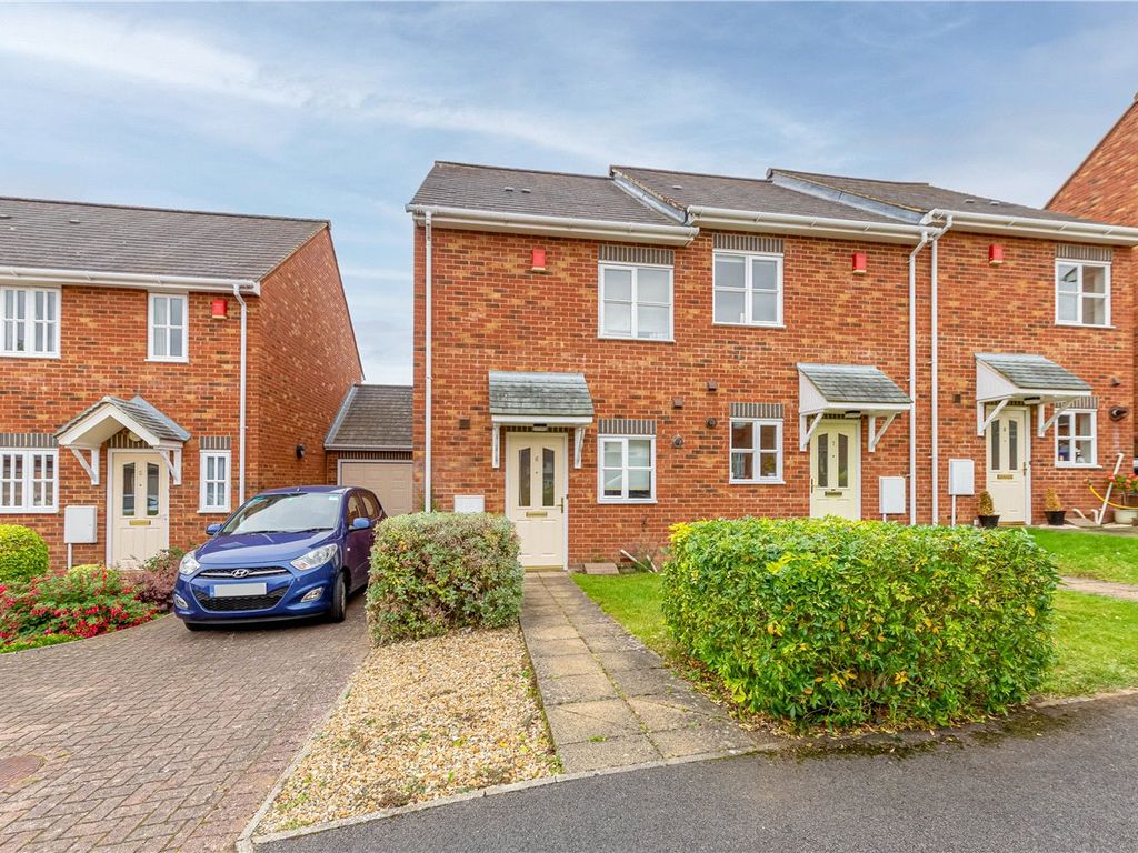 3 bed end terrace house to rent in Dickinsons Field, Harpenden