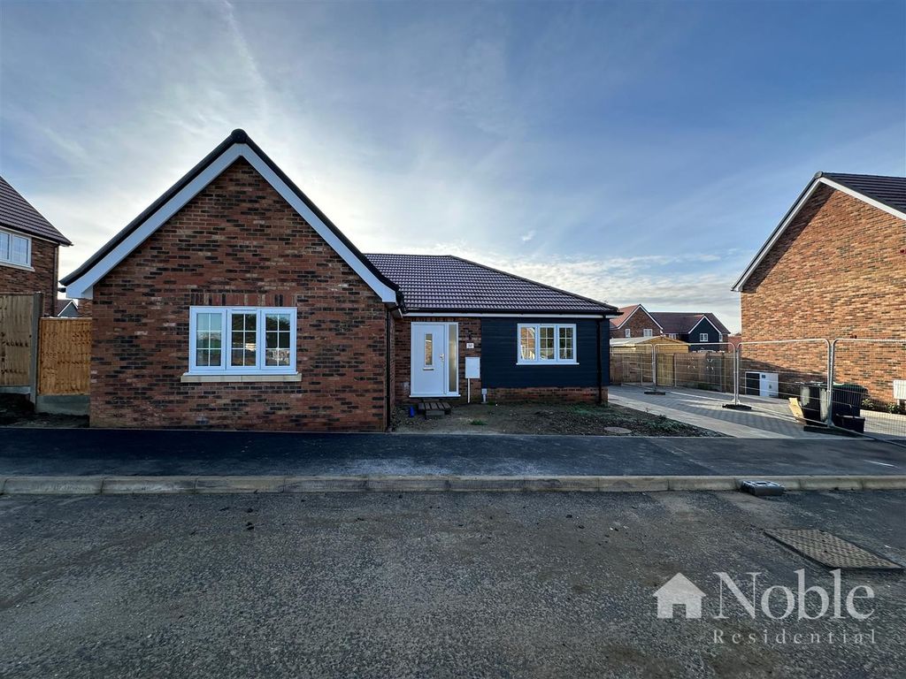 3 bed detached bungalow for sale in Mead Field Drive, Great Hallingbury