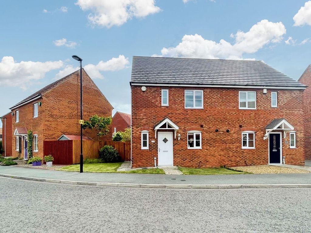 3 bed semidetached house for sale in Cloverfield, West Allotment
