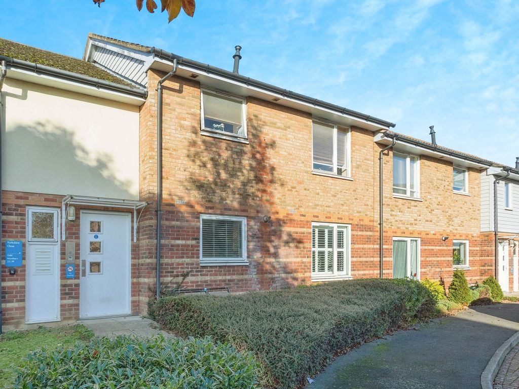 2 bed flat for sale in Yorkshire Close, Bletchley, Milton Keynes MK3, £