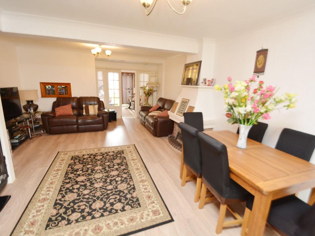 4 bed semidetached house for sale in Kenilworth Avenue, Harrow HA2, £
