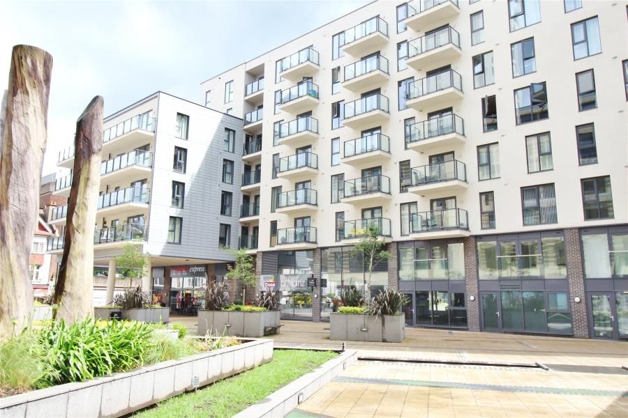 Studio to rent in Guildford Road, Woking GU22, £1,150 pcm Zoopla