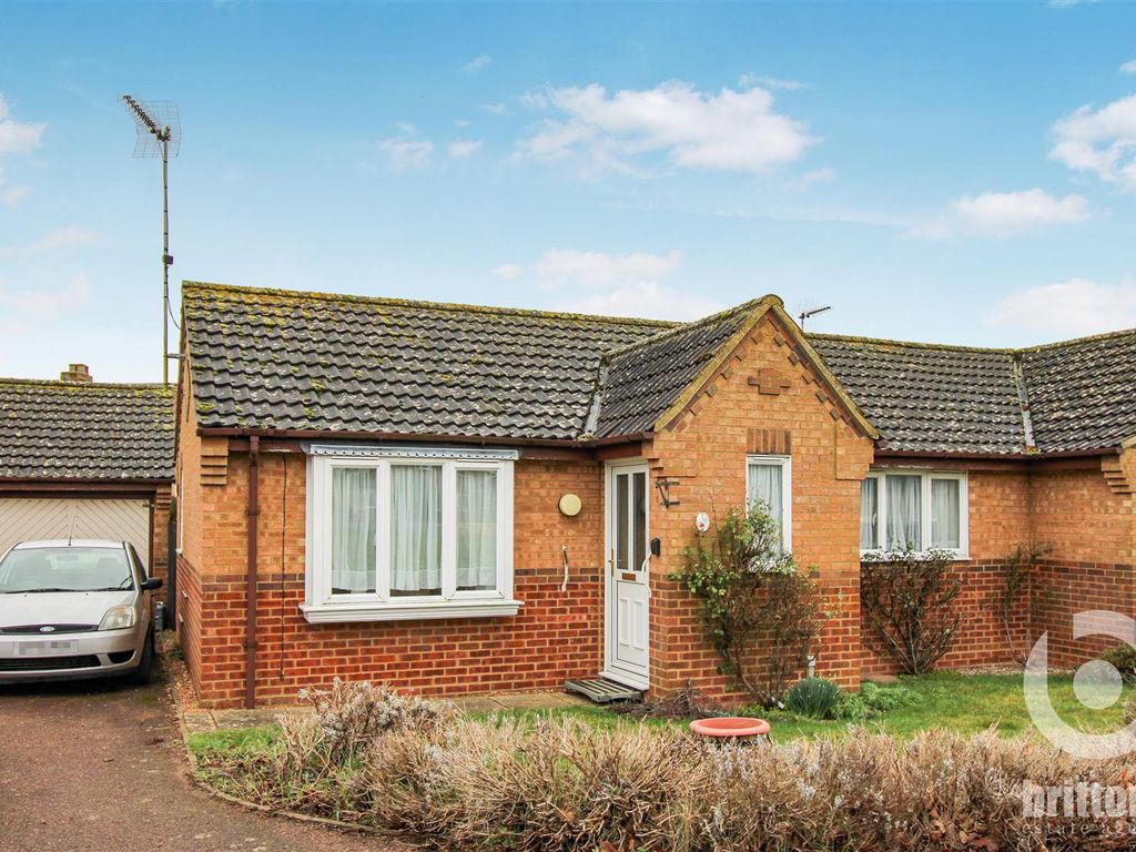 2 bed semidetached bungalow for sale in Aylmer Drive, Tilney St