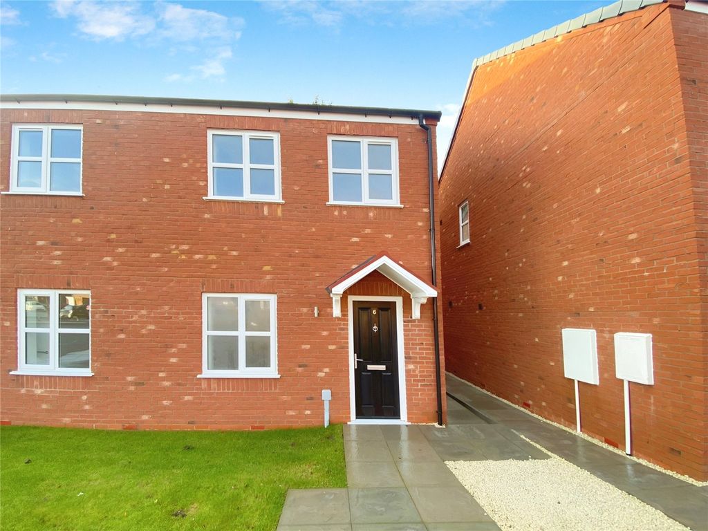 3 bed semidetached house to rent in Saffron Close, Newhall