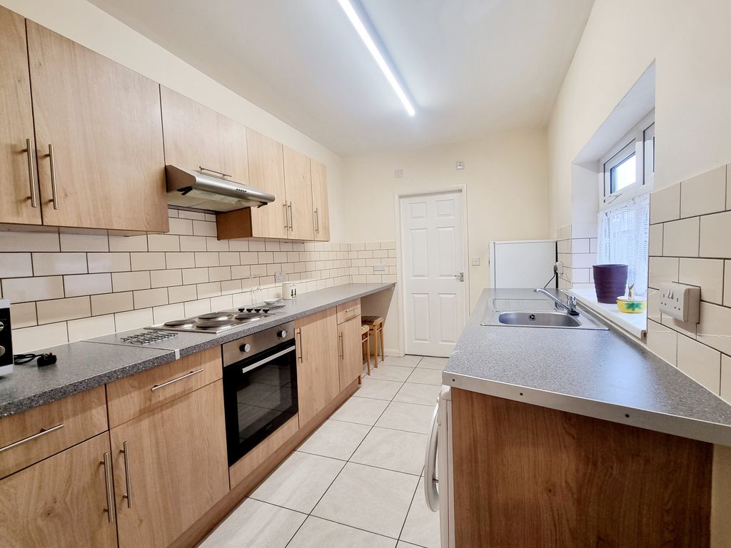 1 bed flat to rent in Buckingham Street, Scunthorpe DN15, £675 pcm Zoopla