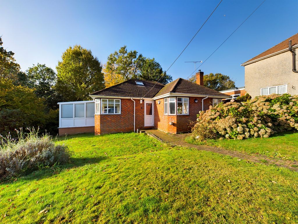 3 bed bungalow for sale in Waverley Avenue, Netley Abbey, Southampton