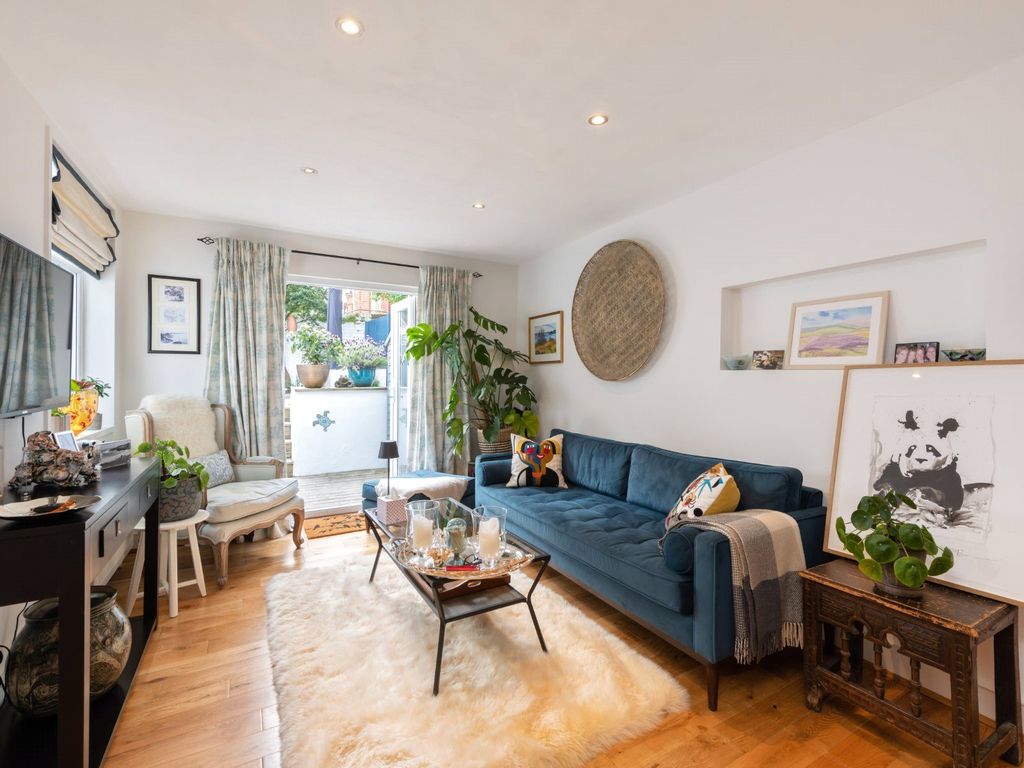 3 bed flat for sale in Victoria Road, Queens Park, London NW6, £750,000 Zoopla