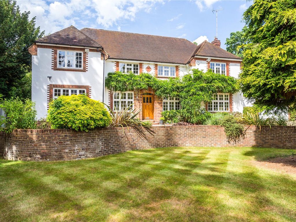 5 bed detached house for sale in Nancy Downs, Watford, Hertfordshire