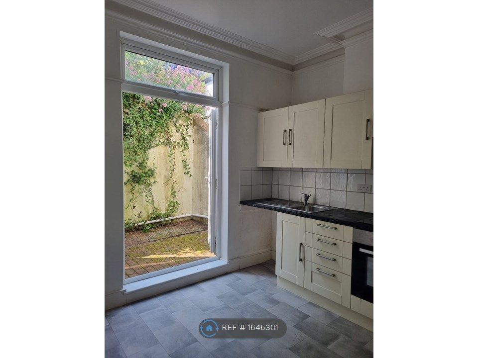 Studio to rent in Hampstead Road, Brighton BN1 Zoopla