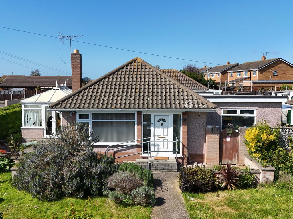 3 bed bungalow for sale in Frances Avenue, Rhyl LL18, £220,000 Zoopla