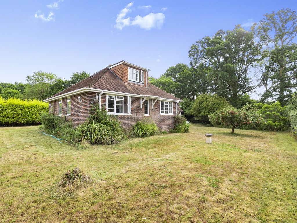 3 bed detached bungalow for sale in Emms Lane, Brooks Green, Brooks