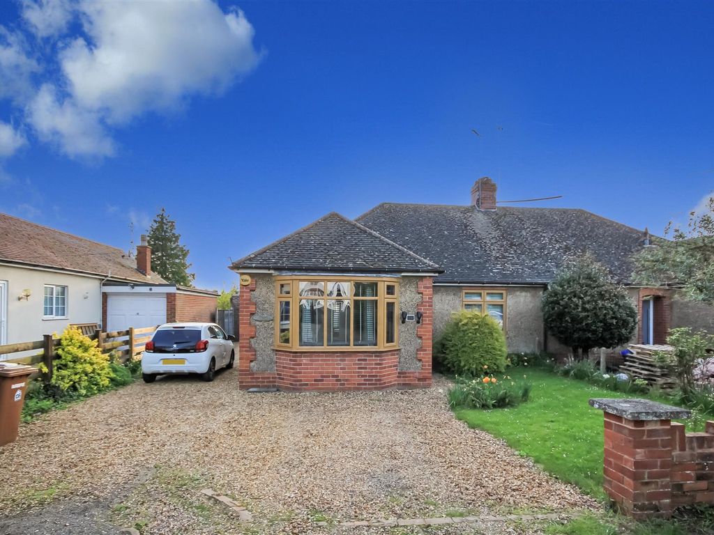 3 bed semidetached bungalow for sale in Wollaston Road, Irchester