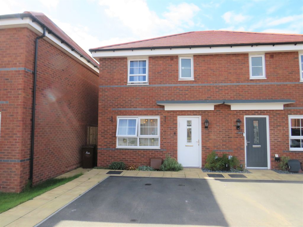 3 bed semidetached house to rent in Adams Way, Hednesford, Cannock