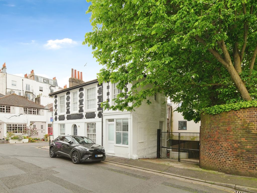 2 bed flat for sale in Brunswick Street West, Hove BN3, £325,000 Zoopla