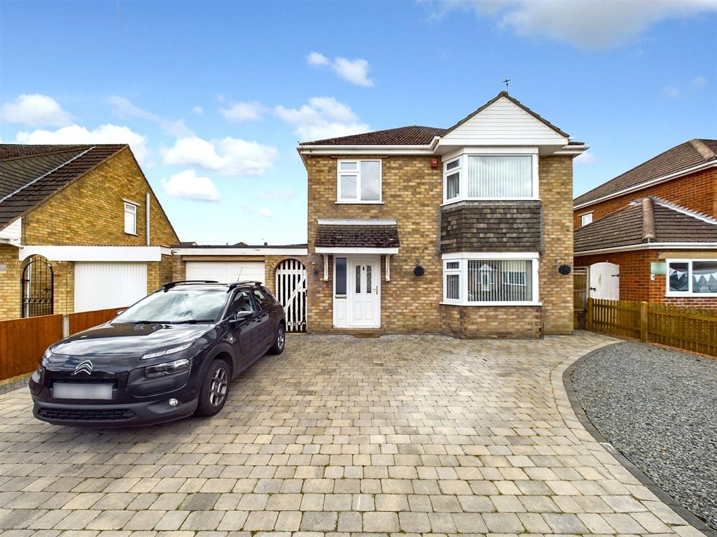 3 bed detached house for sale in Thirsk Drive, North Hykeham, Lincoln