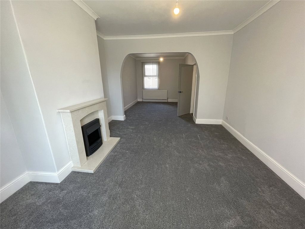 4 bed terraced house to rent in York Road, Torpoint, Cornwall PL11, £