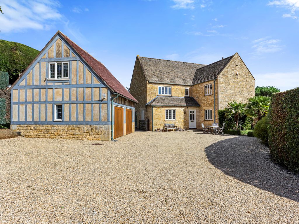 4 bed detached house for sale in Charingworth,