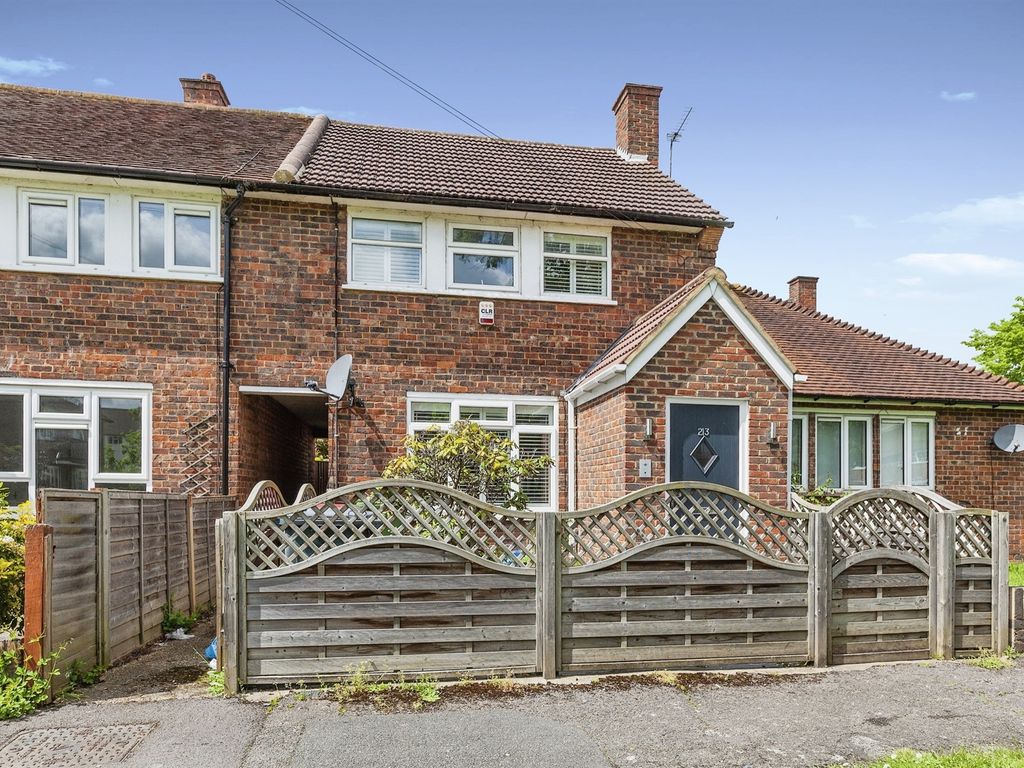 2 bed semidetached house for sale in Trelawney Avenue, Langley, Slough