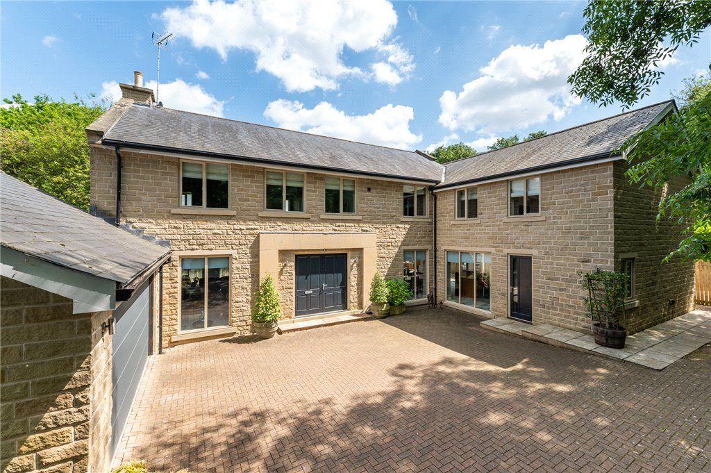 5 bed detached house for sale in Aberford Road, Oulton, Leeds, West