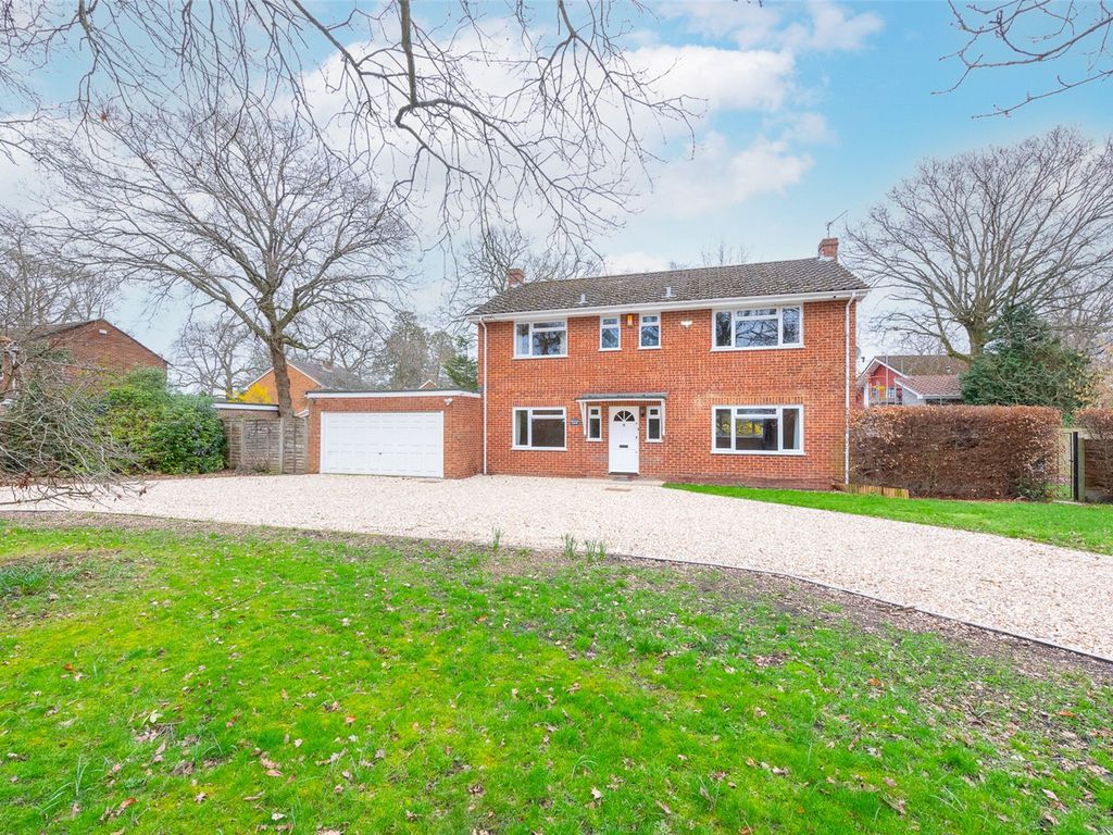 4 bed detached house to rent in Drury Lane, Mortimer, Berkshire RG7