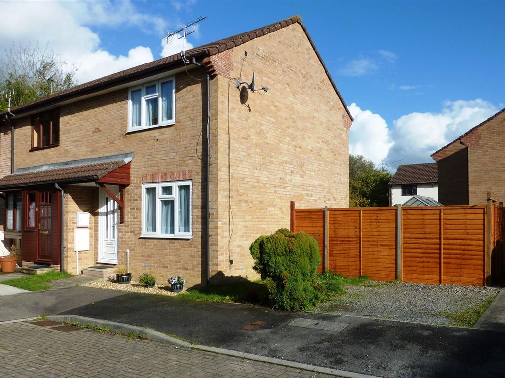 2 bed semidetached house to rent in Hornbeam Hollow, Roundswell