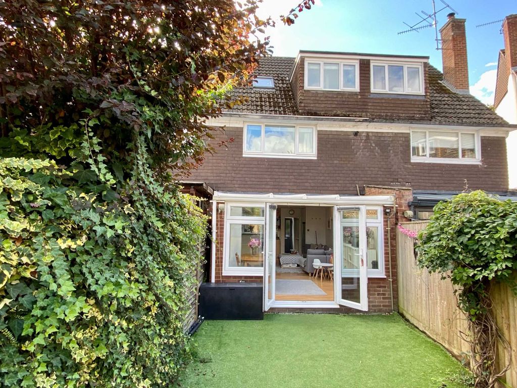 3 bed semidetached house for sale in Upton Close, Henley On Thames RG9