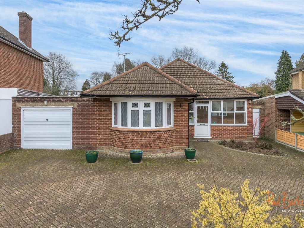 3 bed detached bungalow for sale in Midway, St.Albans AL3, £925,000