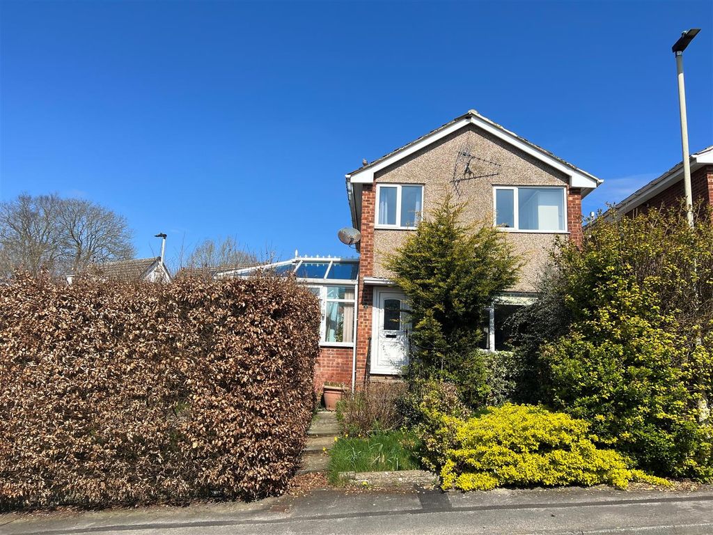 3 bed detached house for sale in Shelton Avenue, East Ayton, Scarborough YO13 Zoopla