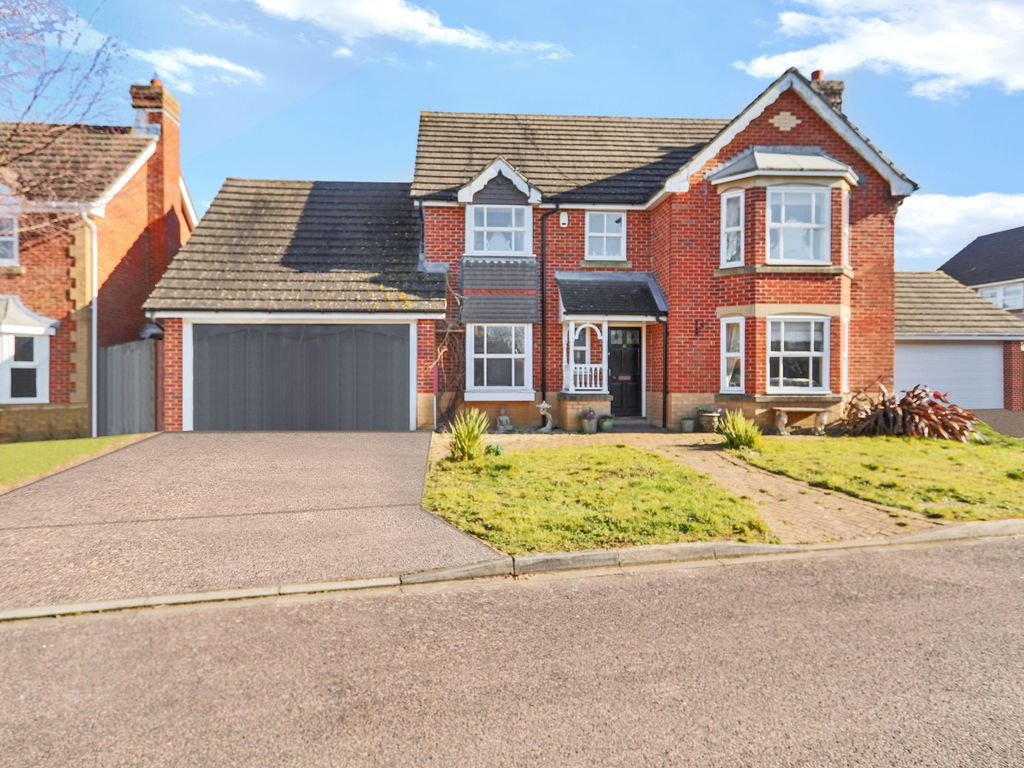 4 bed detached house for sale in Larkin Close, Old Coulsdon CR5, £745,000 Zoopla