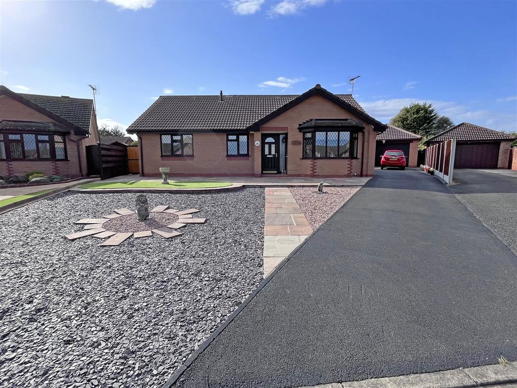3 bed detached bungalow for sale in Maes Tudno, Pensarn, Abergele