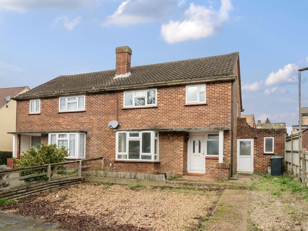 3 bed semidetached house to rent in Chiltern Drive, Mill End