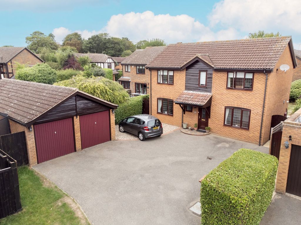 4 bed detached house for sale in Walnut Drive, Thorley,